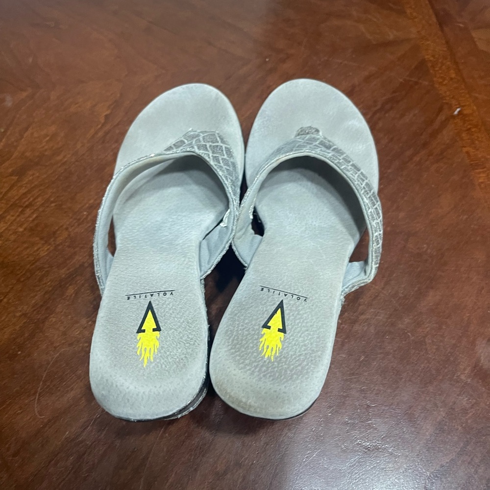 Volatile Sandals flip flops platform - Picture 9 of 11